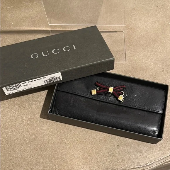 Gucci Black Wallet with Red Accent - Picture 2 of 11